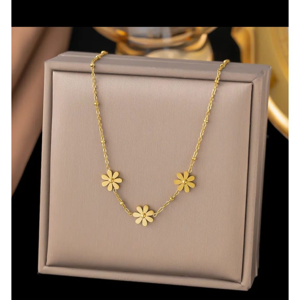Minimal Gold Flower Charm Necklace