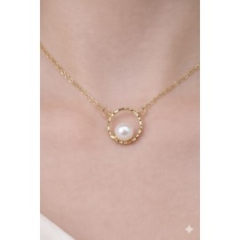 Minimal Pearl Pendant Necklace