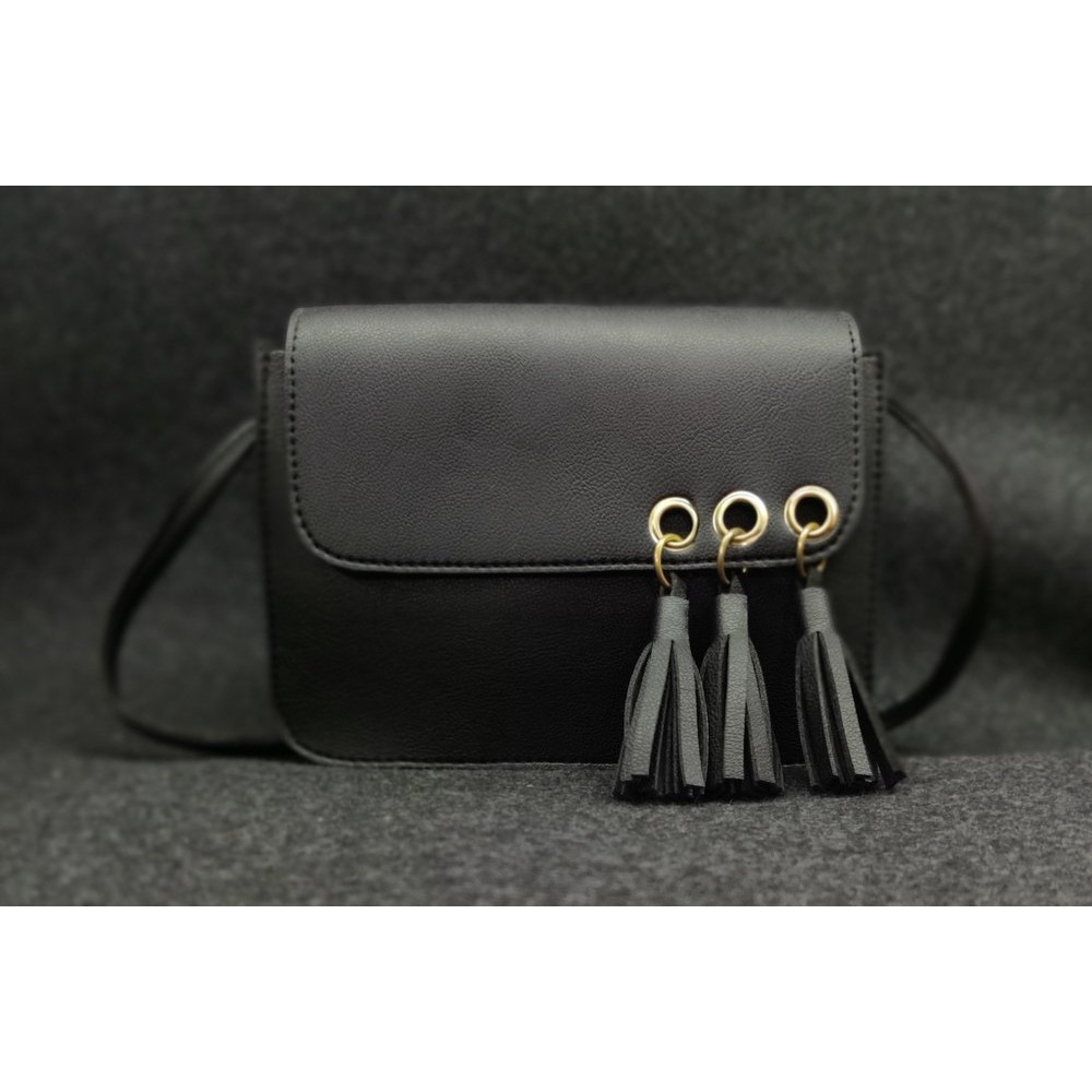 Pu Leather Stylish Ladies Sling Bag (Black)