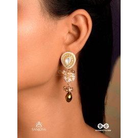 KANAKLEKHA - GOLDEN GLEAM- ROUND POLKI ACCENTED EARRINGS WITH DEWY WHITE PEARLS AND WARM EARTHY TONE BEADS