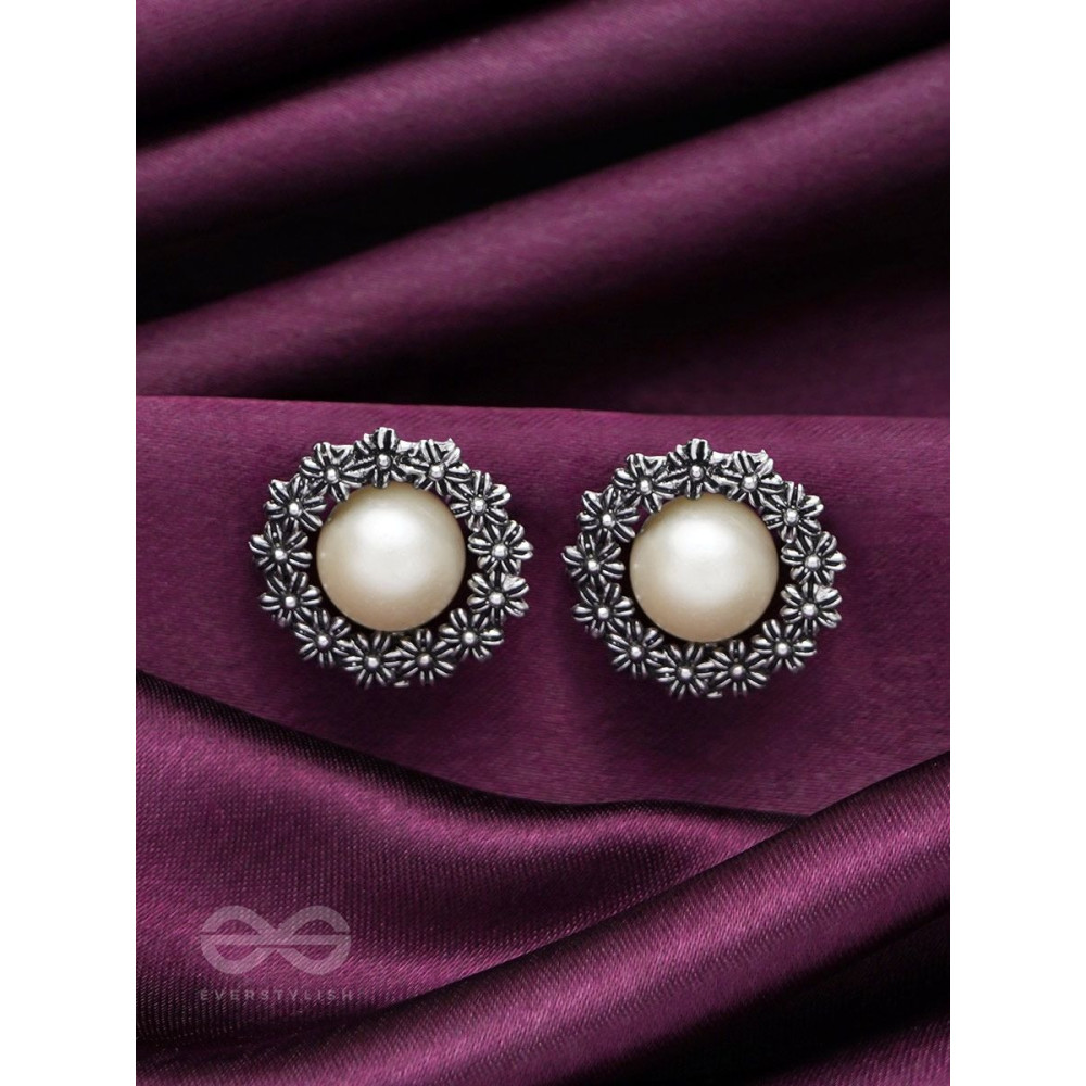 The Snowy Wreath- Oxidised Pearl Stud Earrings