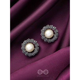 The Snowy Wreath- Oxidised Pearl Stud Earrings