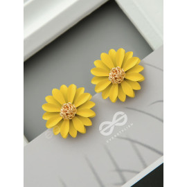 BLOOMING BLOSSOMS - Statement Stud Earrings (Bumblebee)