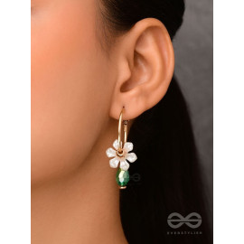 ENCHANTING FLOWERS - GOLDEN HOOP EARRINGS