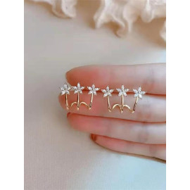 Queen’s delight - Crown shaped golden crystal studs