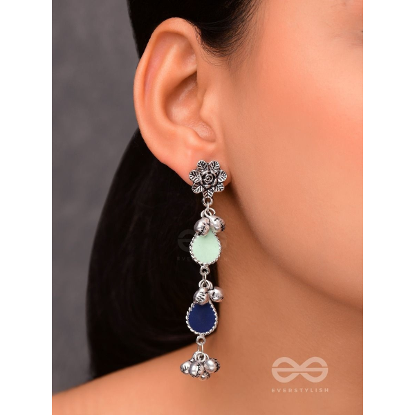 Meshy fantasy- Silver Flower studs