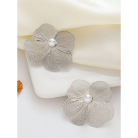 Meshy fantasy- Silver Flower studs